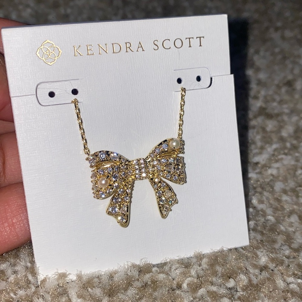 Kendra Scott necklace